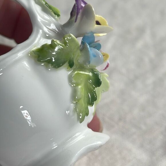 Vintage Maruri Masterpiece tiny floral bone China basket. - Picture 7 of 10